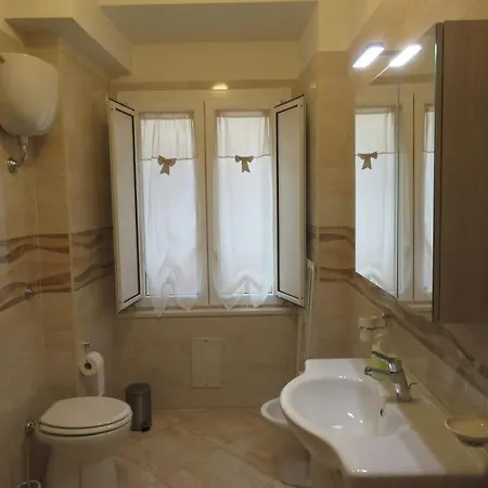 La Casa Gialla - Anfiteatro *